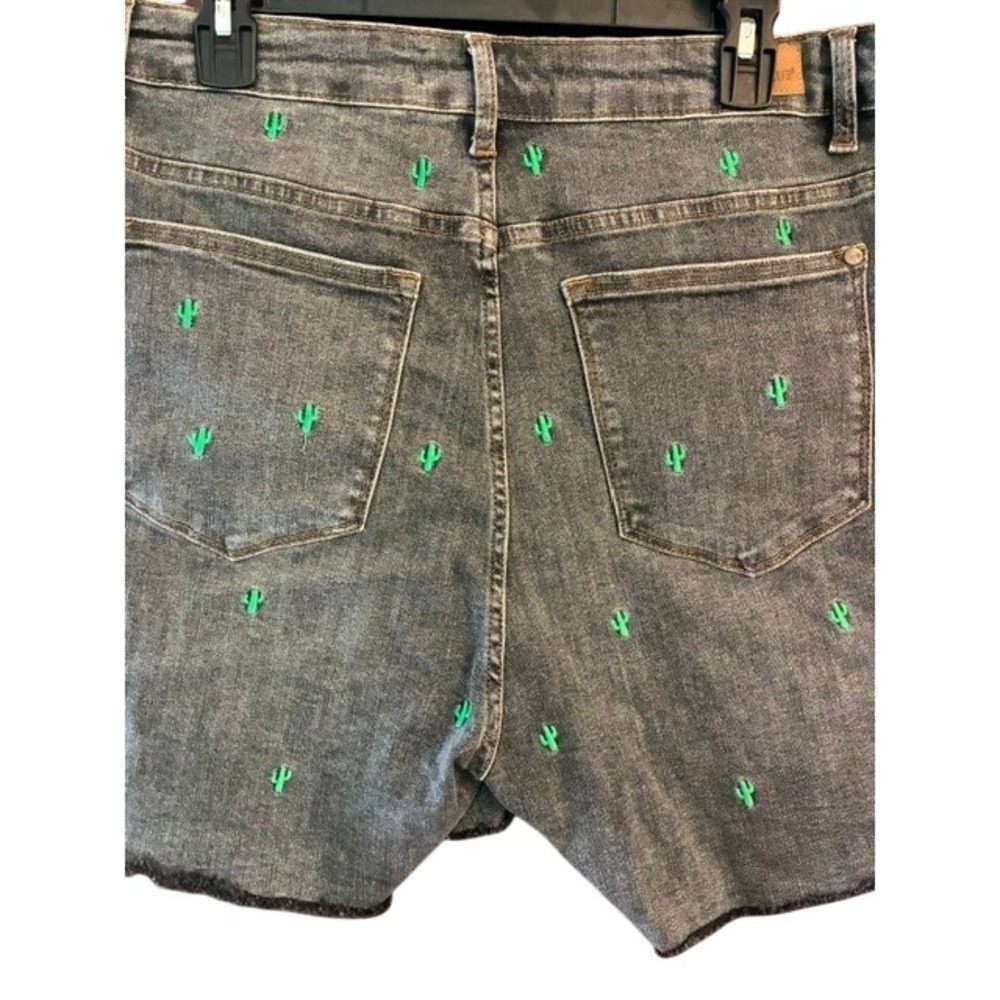 Judy Blue Cactus Embroidered Denim Shorts Womens 2XL Grey Excellent JB150111-GR - Picture 2 of 8